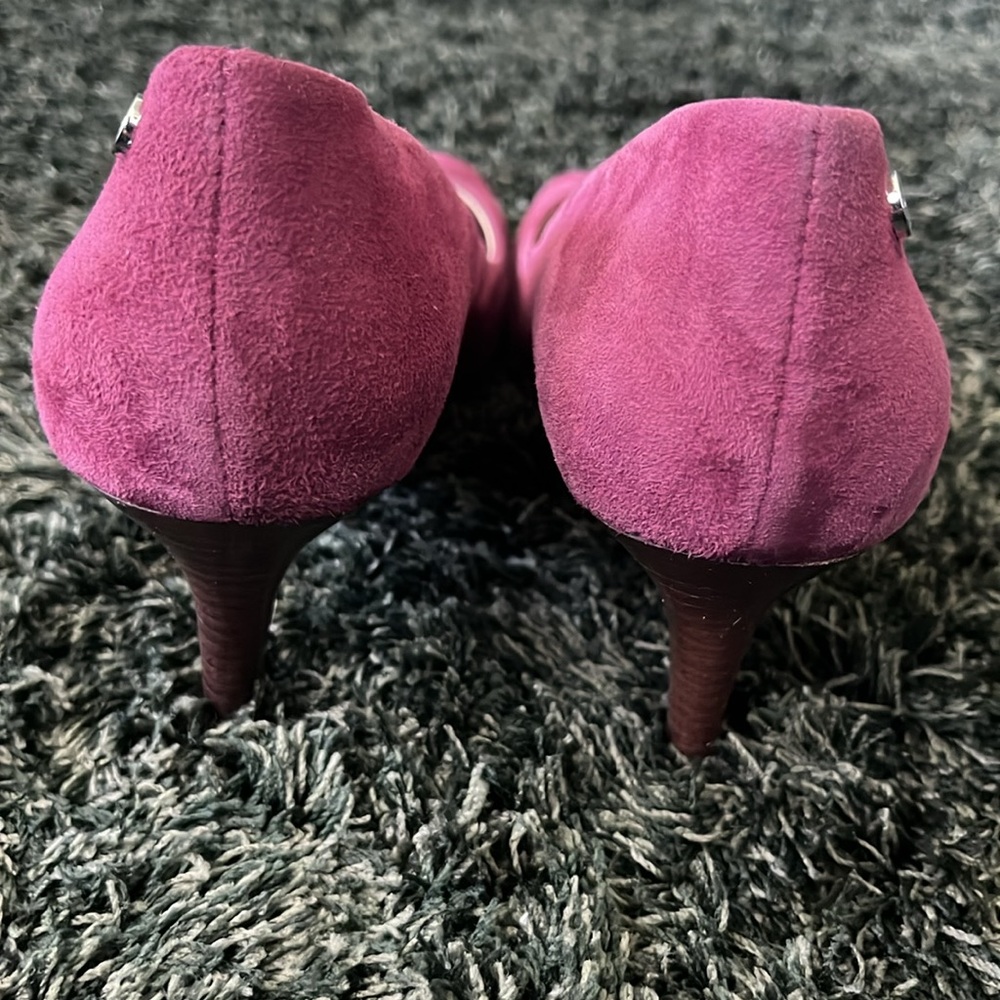 Calvin Klein Raspberry Suede Peep Toe Heels - Picture 3 of 10
